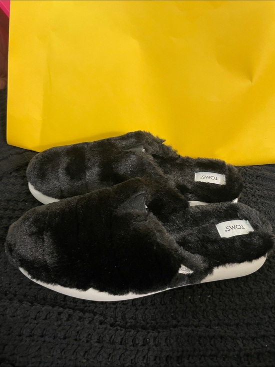 Toms Shoes - TOMS Black Faux Fur Slide Slippers with White Sole